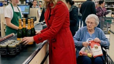 Photo of An Entitled Woman with a Full Cart Cut in Front of My Mom’s Wheelchair at the Supermarket – What Came over the Intercom Made Her Freeze