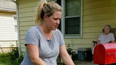 Photo of I Mowed the Lawn for the 82-Year-Old Widow Next Door – The Next Morning, a Sheriff Woke Me up with a Request That Made My Blood Run Cold