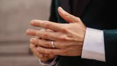 Photo of My Husband Took Off His Wedding Ring Before Every ‘Business Trip’ – What I Put In His Suitcase Made Him Scream At The Airport