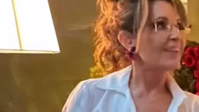 Photo of Sarah Palin Viral Photo Headlines Spark Debate Over Clickbait Culture