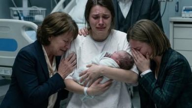 Photo of I called my mom right after giving birth to my daughter, but she laughed and said she was too busy with my sister’s birthday party to care. My sister shouted that I had ruined her special day, and I hung up in tears holding my baby. But the very next day, they were standing in front of me… begging.