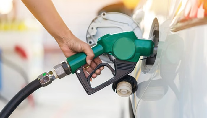 Global oil prices drop up to 3% amid US warning on Strait of Hormuz