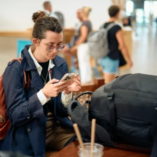 I Agreed to Watch a Stranger’s Bag at the Airport – I Regretted It as Soon as Security and Police Arrived