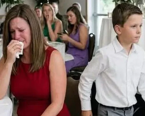 I sat frozen as the entire wedding reception burst into laughter. My brother’s bride had just called me a sad single mother, and my own mother added that I was like a clearance item with a torn tag.